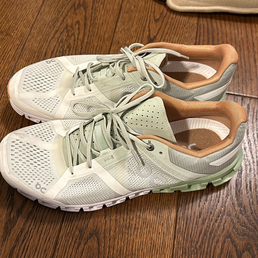 On CloudFlow running shoe- color white and light green teal. Womens size US 9.5